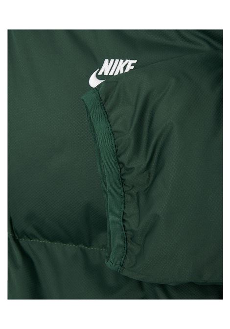 PIUMINO CLUB THERMA FIT VERDE UOMO NIKE | Giubbini | FB7368-323